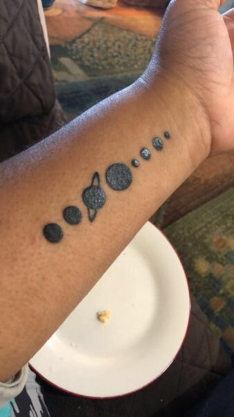 MY FIRST TATTOO IS THIS SUPPOSE TO LOOK LIKE THIS OR AM I DOING IT WRONG