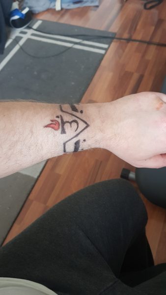 self draw tattoo