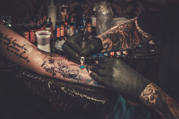 professional-tattoo-artist-makes-a-tattoo-on-a-P4GQEU6